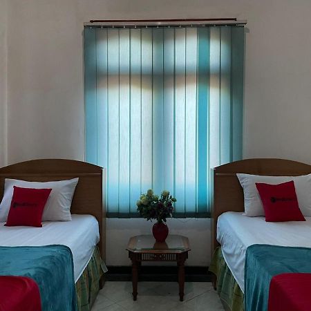 Reddoorz Syariah @ Karang Pilang Hotell Karangpilang Eksteriør bilde