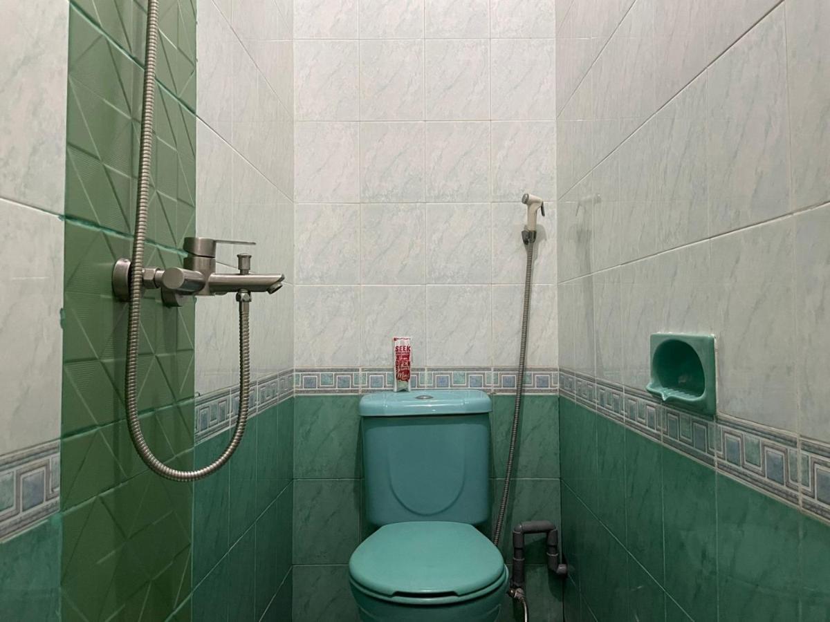 Reddoorz Syariah @ Karang Pilang Hotell Karangpilang Eksteriør bilde