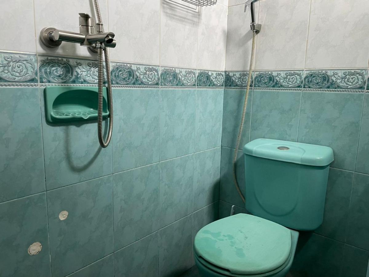 Reddoorz Syariah @ Karang Pilang Hotell Karangpilang Eksteriør bilde