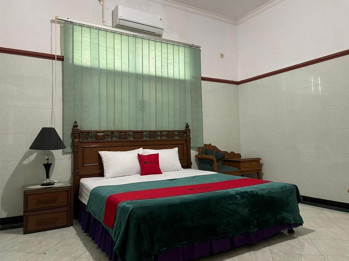 Reddoorz Syariah @ Karang Pilang Hotell Karangpilang Eksteriør bilde