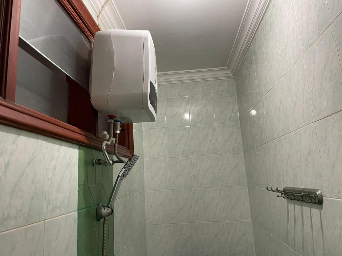 Reddoorz Syariah @ Karang Pilang Hotell Karangpilang Eksteriør bilde