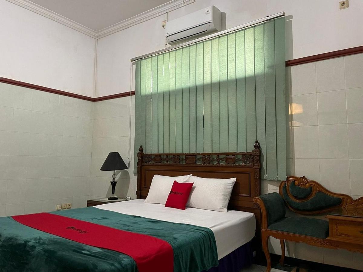 Reddoorz Syariah @ Karang Pilang Hotell Karangpilang Eksteriør bilde