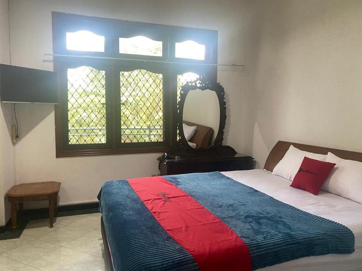 Reddoorz Syariah @ Karang Pilang Hotell Karangpilang Eksteriør bilde