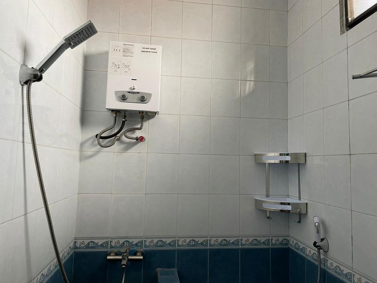 Reddoorz Syariah @ Karang Pilang Hotell Karangpilang Eksteriør bilde
